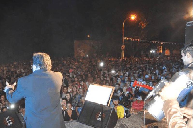 Kino el cantante cerrÃ³ la primera noche de carnaval lamatritense 