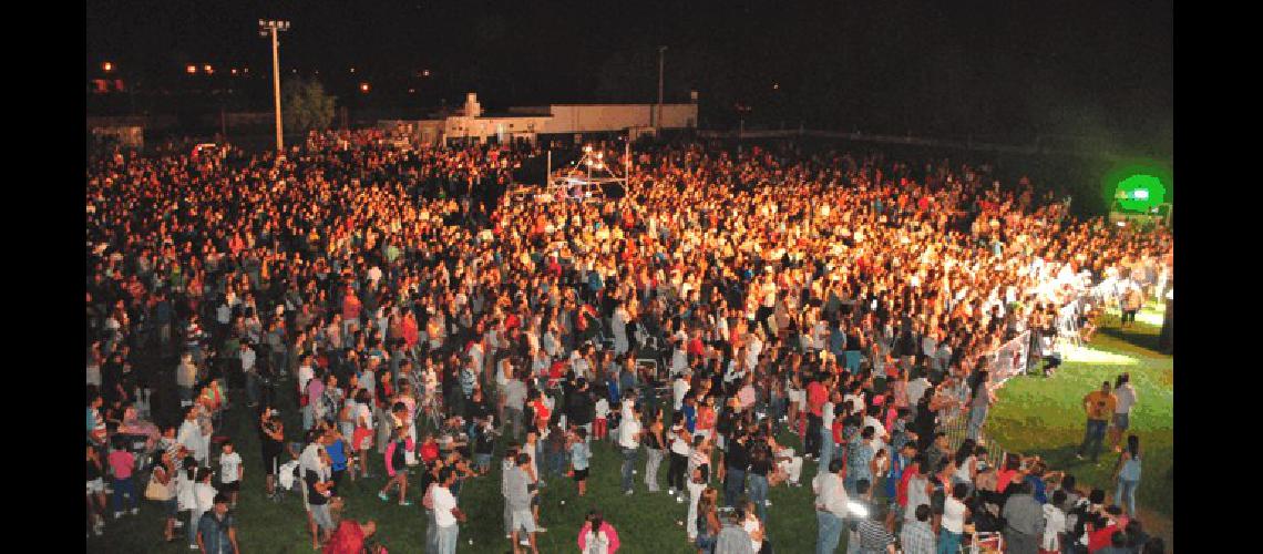 Un marco de pÃºblico imponente se vio desde arriba en el cierre de la fiesta 