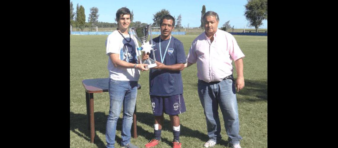 La Copa Challenger quedÃ³ en manos del Deportivo Barracas que fue el mejor equipo de  La Madrid en el minitorneo 