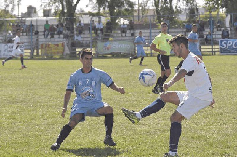 Ferro tuvo mÃs la pelota pero no pudo ante Sierra Chica 