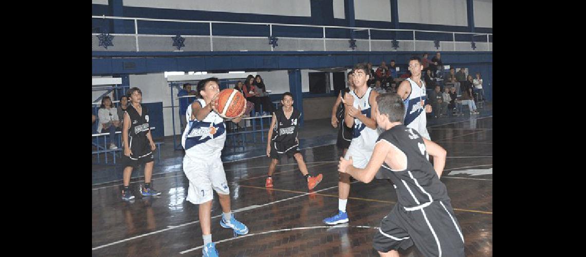 El domingo se disputÃ³ el clÃsico Racing A Club - Estudiantes en el gimnasio de la avenida ColÃ³n 