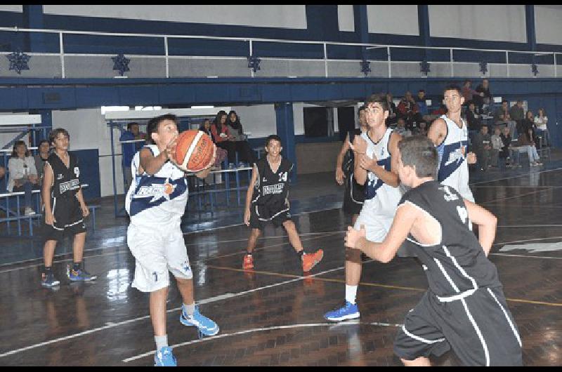 El domingo se disputÃ³ el clÃsico Racing A Club - Estudiantes en el gimnasio de la avenida ColÃ³n 