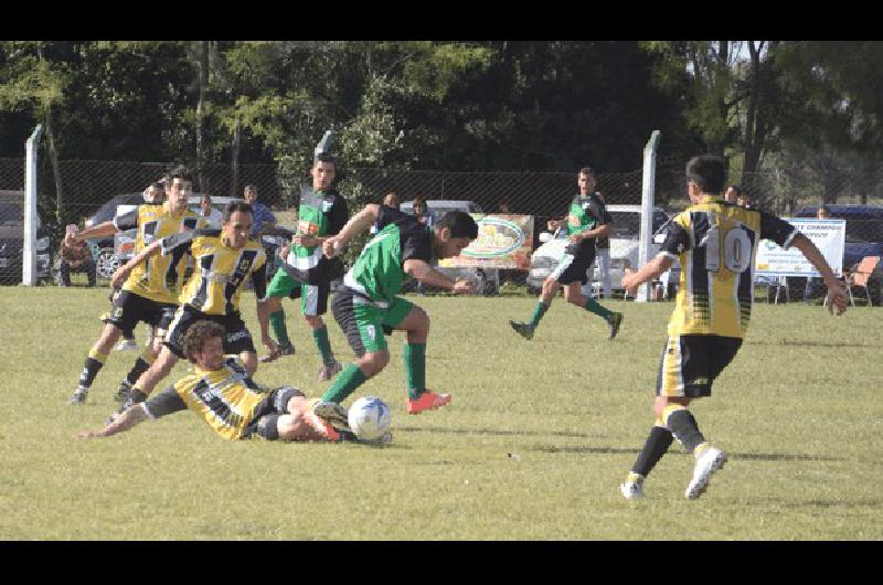 AtlÃ©tico Hinojo perdiÃ³ en su estadio ante San MartÃ­n de Sierras Bayas 