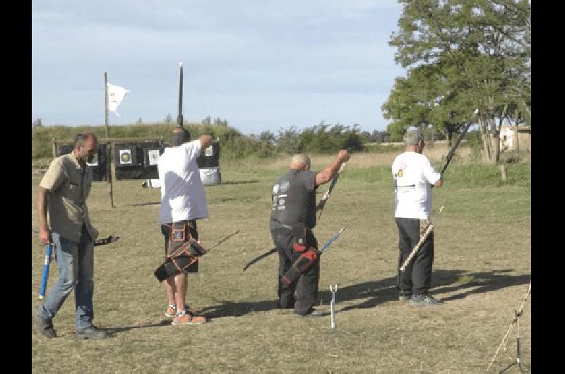 La AgrupaciÃ³n Tiro con Arco de La Madrid se prepara para un torneo en Tandil 