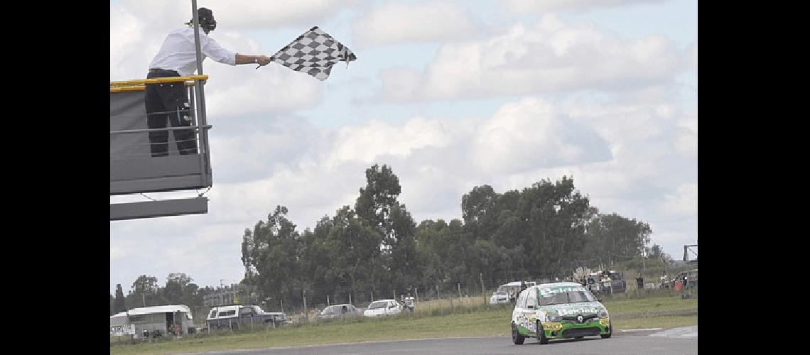 Bandera a cuadros para AgustÃ­n Herrera el cÃ³modo ganador de la 2Âª serie de la Clase 2 del TN 