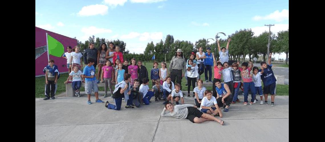 El grupo de niÃ±os que iniciÃ³ la Patrulla EcolÃ³gica Laprida 