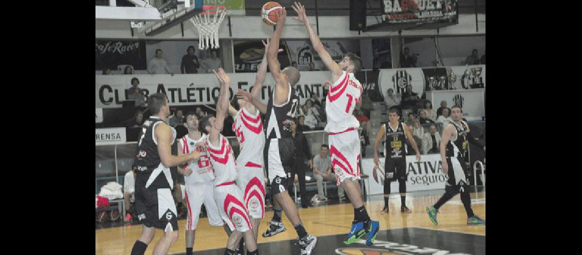 Estudiantes ganÃ³ el miÃ©rcoles el primer partido ante el Globo y esta noche irÃ por otro triunfo en casa 