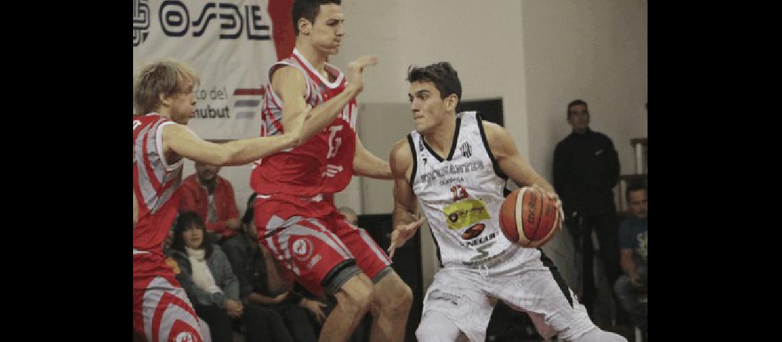 El Bata cayÃ³ anoche ante HuracÃn de Trelew en el Gimnasio Atilio Oscar Viglione y cerrÃ³ su temporada en el TNA 