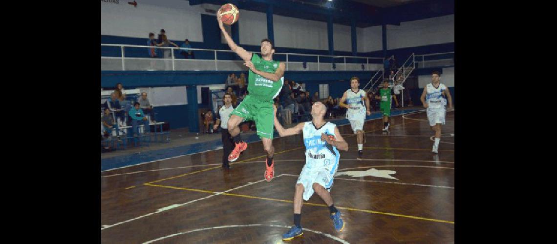 Racing A Club jugÃ³ de menor a mayor y lo pudo dar vuelta en el cuarto final 