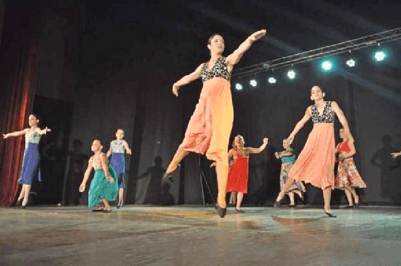 Al igual que el aÃ±o pasado maÃ±ana se desarrollarÃ� el espectÃ�culo Danzas  Danzas II en la Sala de Ingeniero J Newbery 