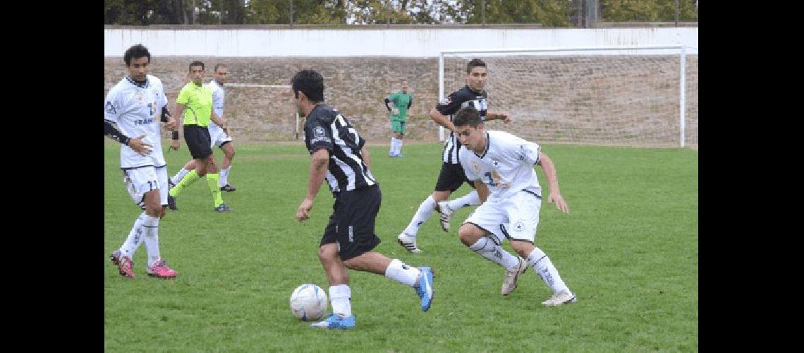 Racing A Club buscarÃ aumentar su diferencia en la visita a Ferro Carril Sud 