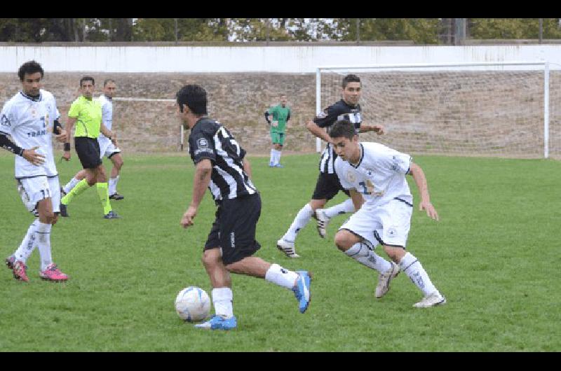 Racing A Club buscarÃ aumentar su diferencia en la visita a Ferro Carril Sud 