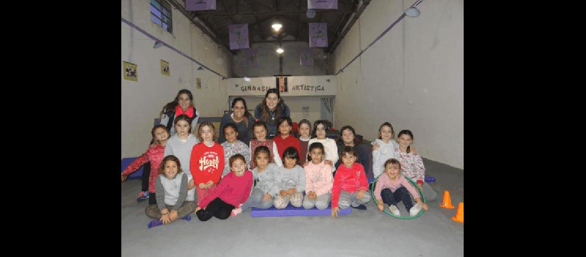 La Escuela de Gimnasia ArtÃ­stica Piruetas reÃºne a una gran cantidad de niÃ±as 