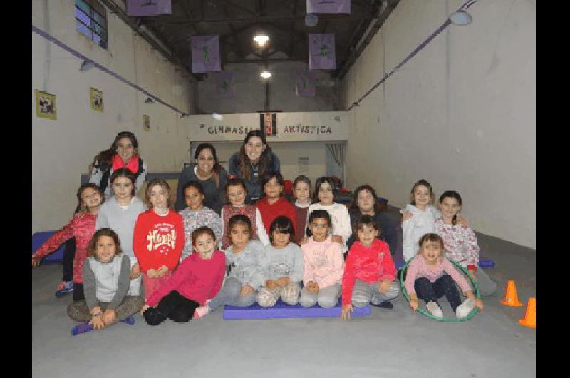 La Escuela de Gimnasia ArtÃ­stica Piruetas reÃºne a una gran cantidad de niÃ±as 