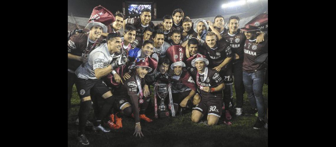 LanÃºs festeja el campeonato El Granate demostrÃ³ que fue el mejor equipo en el torneo de transiciÃ³n 