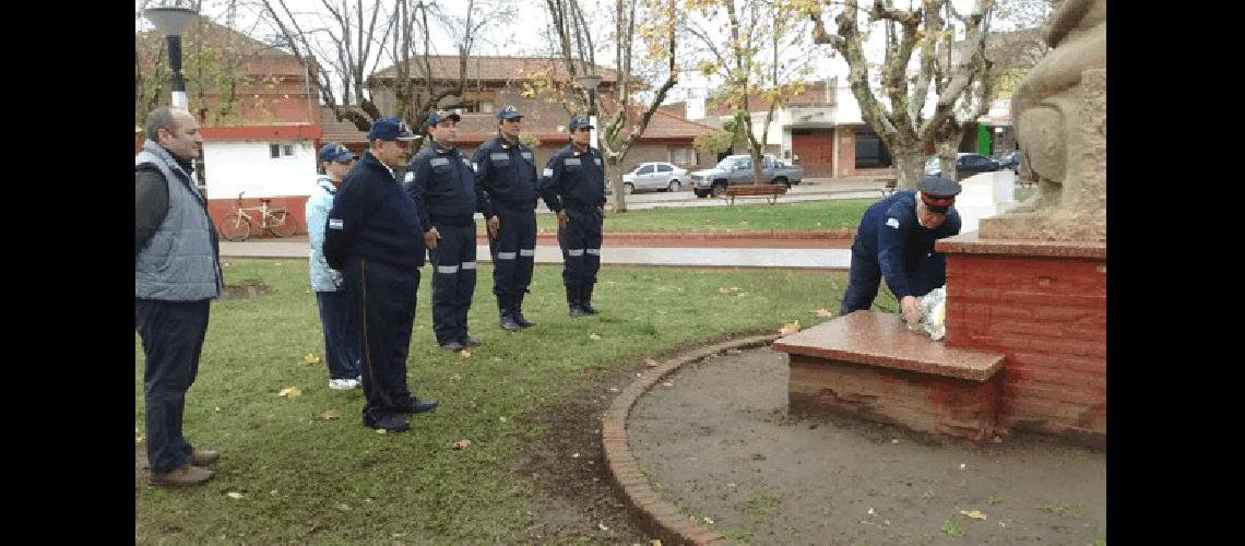 El comienzo de las actividades fue con una formaciÃ³n frente al Cuartel y el toque de sirena 