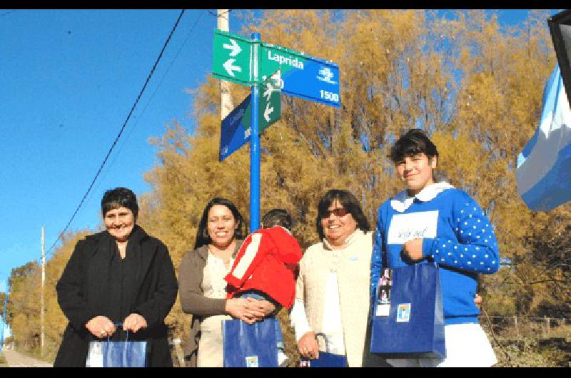 Momento en que se descubre la placa identificatoria 