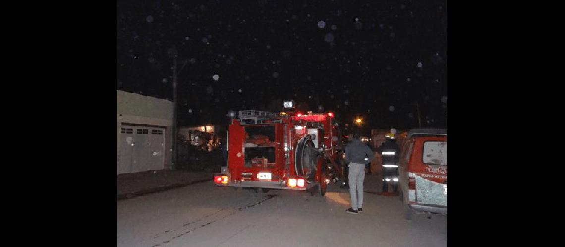 Los Bomberos de La Madrid trabajaron en un principio de incendio 