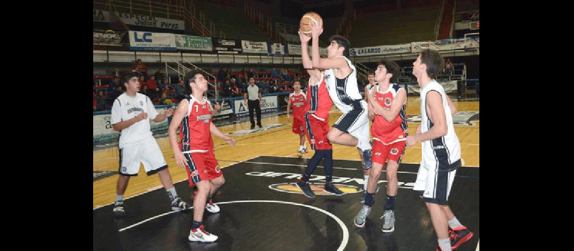 El Bata se coronÃ³ ayer en su reducto frente a los tandilenses 