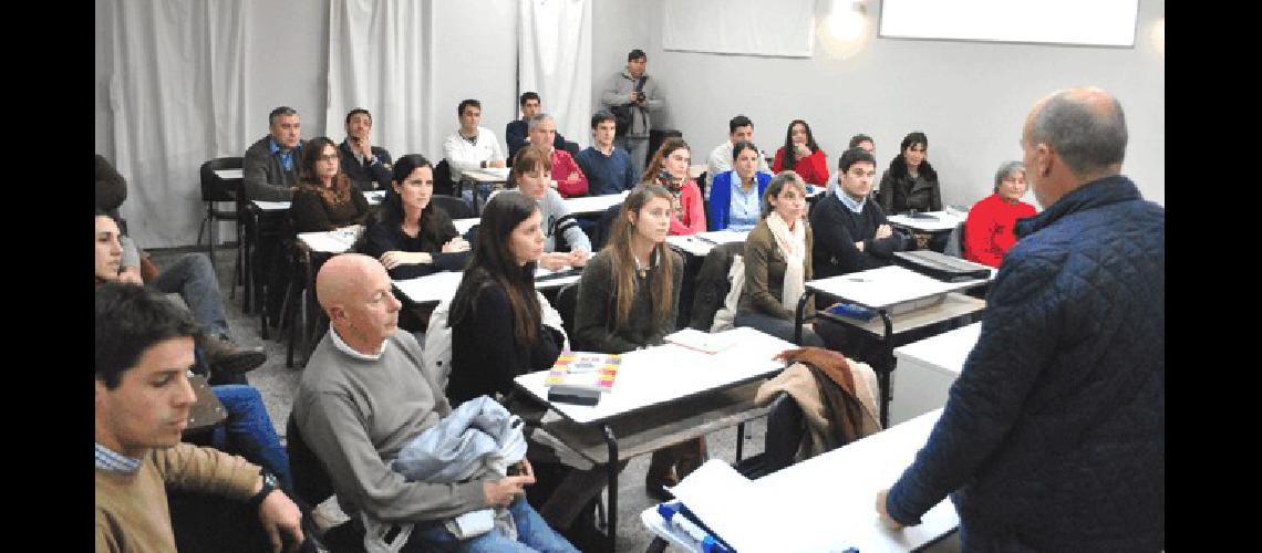 Un nÃºmero importante de profesionales participaron del curso 