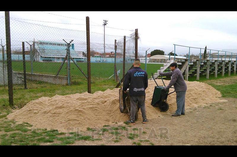 Ferro empezoacute a trabajar en mejoras en el piso del estadio