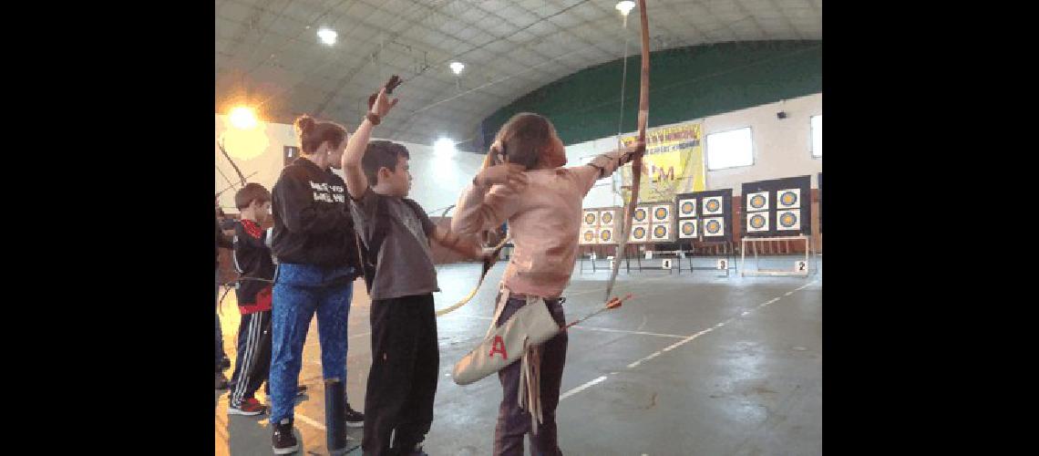 Unos 50 arqueros entre adultos y niÃ±os participaron del encuentro 