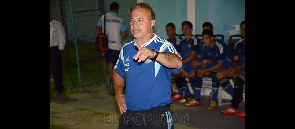 Olartiecochea en OlavarrÃ­a cuando dirigÃ­a a una selecciÃ³n Sub 23 de la B Metro 