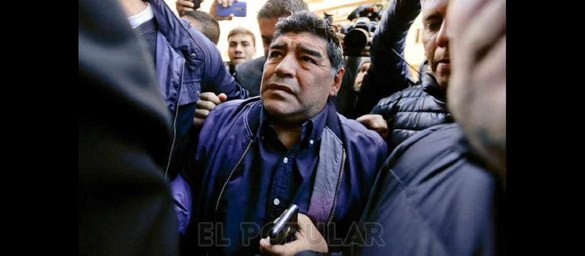 Maradona salioacute enfurecido de la AFA