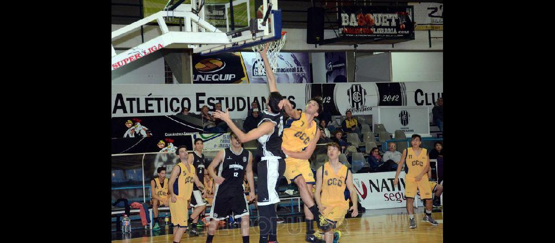 Estudiantes aplastoacute a Ciudad de Campana y forzoacute el tercer juego