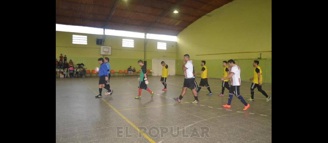 Con seis partidos comenzoacute el torneo de futsal de la Liga