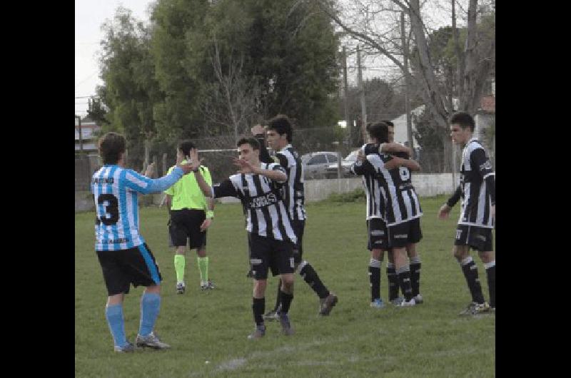 Jorge Newbery festejÃ³ y eliminÃ³ a Racing del torneo 