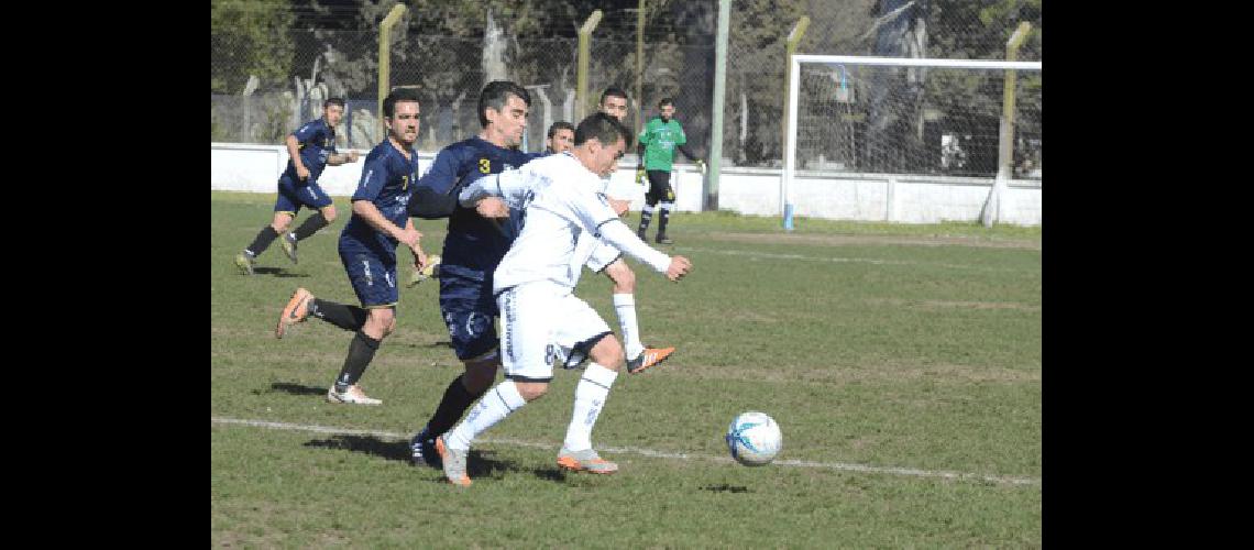 Racing A Club suma 44 puntos Sus rivales no le pudieron descontar 