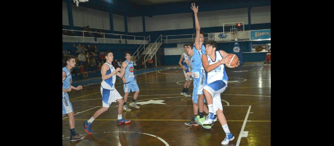 OlavarrÃ­a superÃ³ anoche a Necochea en Racing A Club 