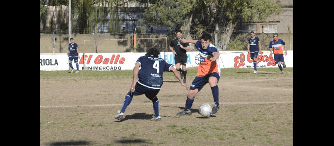 Racing volviÃ³ a sumar de a tres para conservar la diferencia con los escoltas 