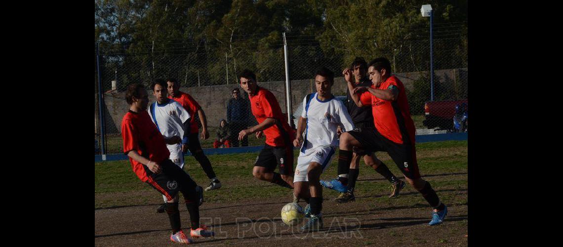 Independiente de Olavarriacutea y Bancario FC campeones de playoffs