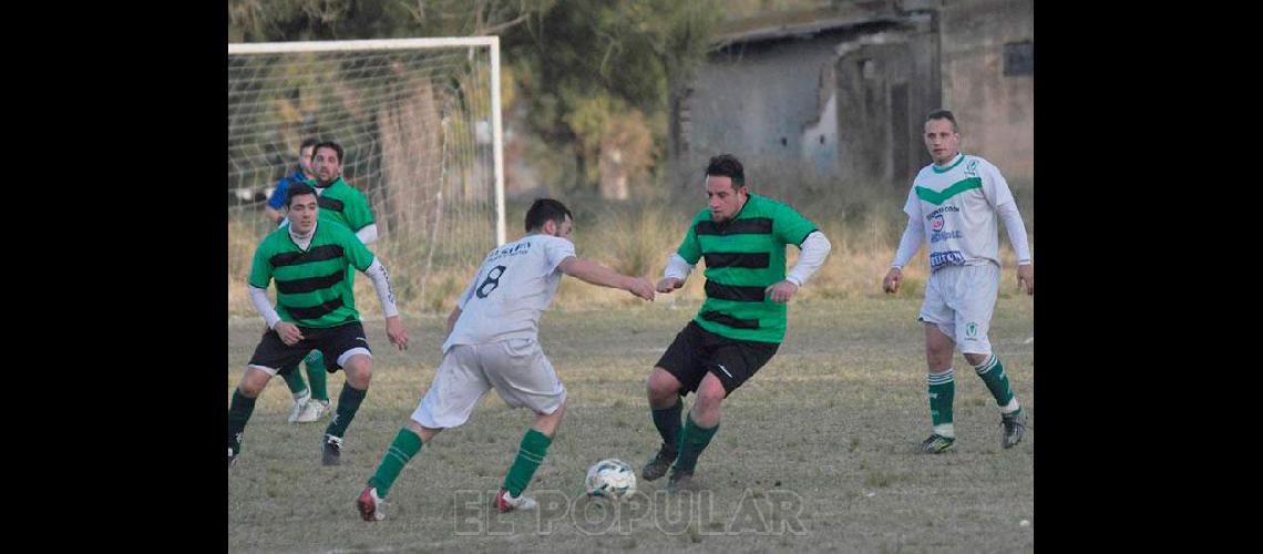 Saacutebado y domingo cada cual atiende su juego