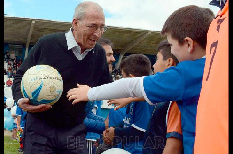 Con este presidente que tiene Racing<br> hubieacutesemos llegado maacutes arriba