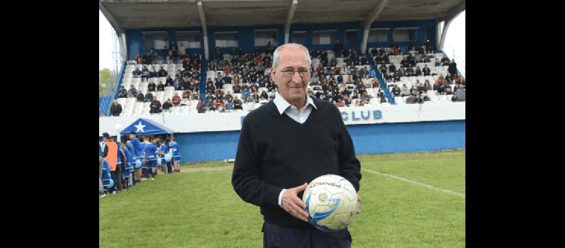 Popa Paramio fue el homenajeado en la fiesta chaira Racing jugÃ³ por primera vez de local en el aÃ±o y mostrÃ³ un renovado estadio 