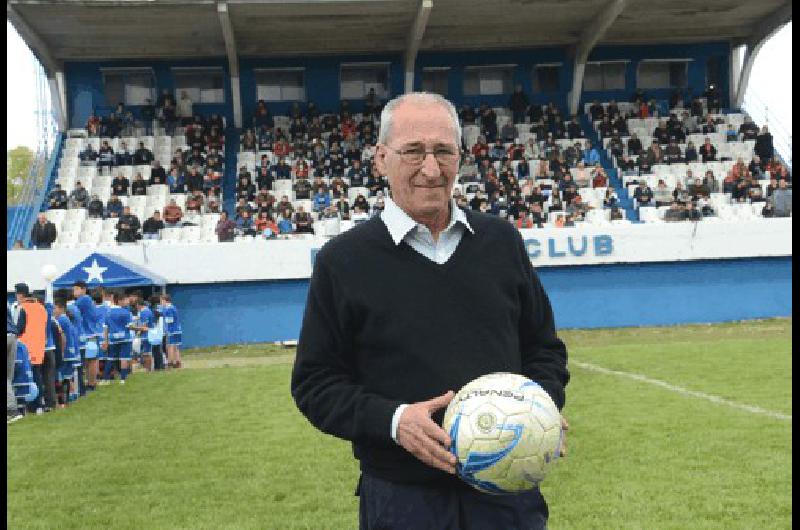 Popa Paramio fue el homenajeado en la fiesta chaira Racing jugÃ³ por primera vez de local en el aÃ±o y mostrÃ³ un renovado estadio 