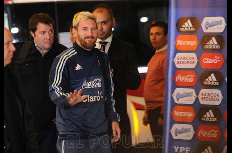 Messi continuacutea con dolores