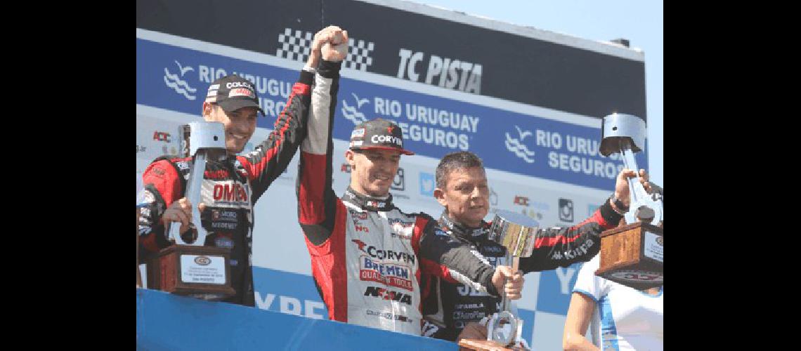 Facundo Ardusso MatÃ­as Rossi y Guillermo Ortelli celebran en el podio puntano 