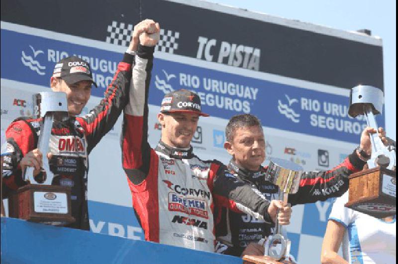 Facundo Ardusso MatÃ­as Rossi y Guillermo Ortelli celebran en el podio puntano 