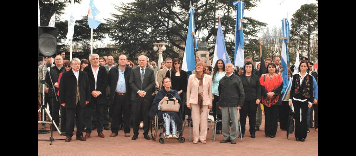 Autoridades e intendentes vecinos participaron del acto 