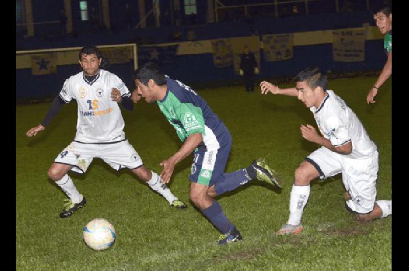 Racing A Club ganÃ³ en su estadio y tiene 21 puntos de diferencia ante Sierra Chica 