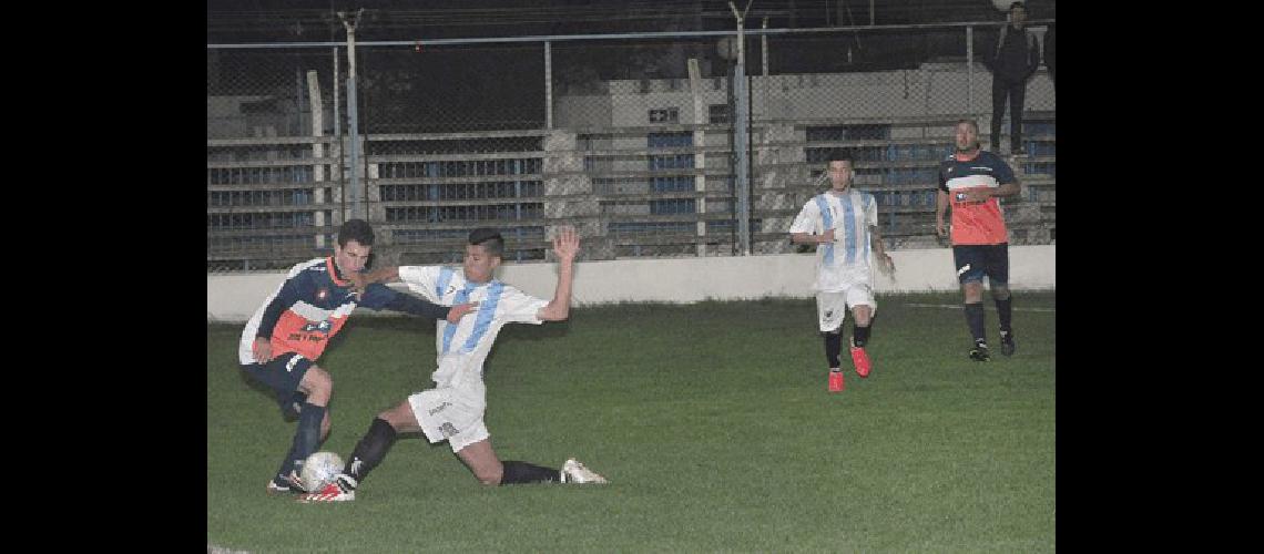 Ferro C Sud y Ferroviario jugaron anoche el duelo pendiente de la segunda ronda 