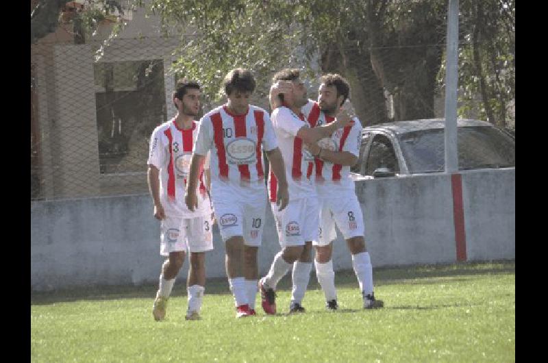 El albirrojo sigue prendido en la punta de la Zona A 