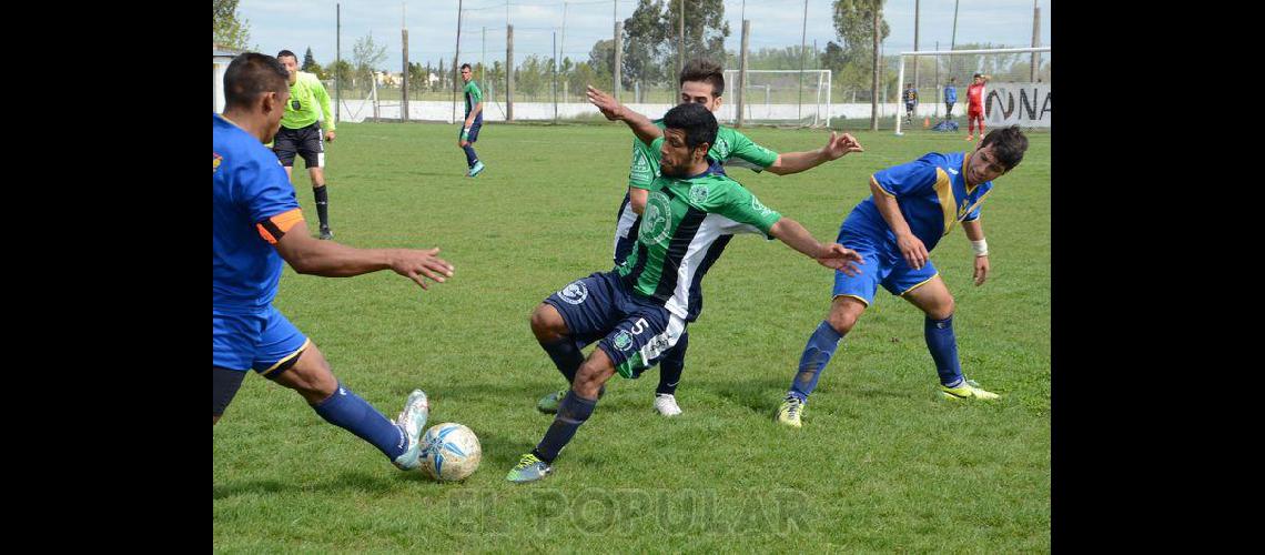 Triunfos de Embajadores y El Fortiacuten<br> empate en el Parque Carlos Guerrero