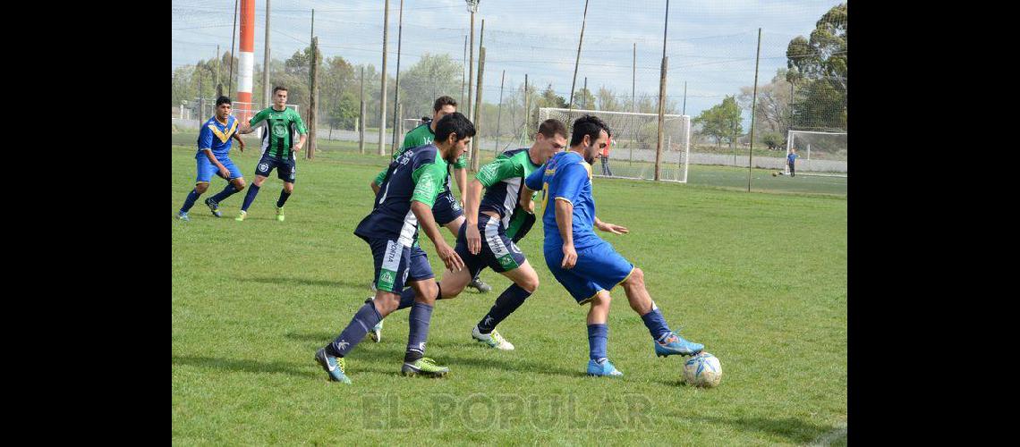 Triunfos de Embajadores y El Fortiacuten<br> empate en el Parque Carlos Guerrero