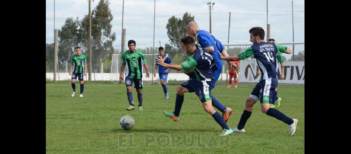 Triunfos de Embajadores y El Fortiacuten<br> empate en el Parque Carlos Guerrero