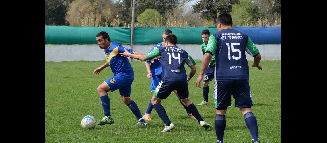 Triunfos de Embajadores y El Fortiacuten<br> empate en el Parque Carlos Guerrero